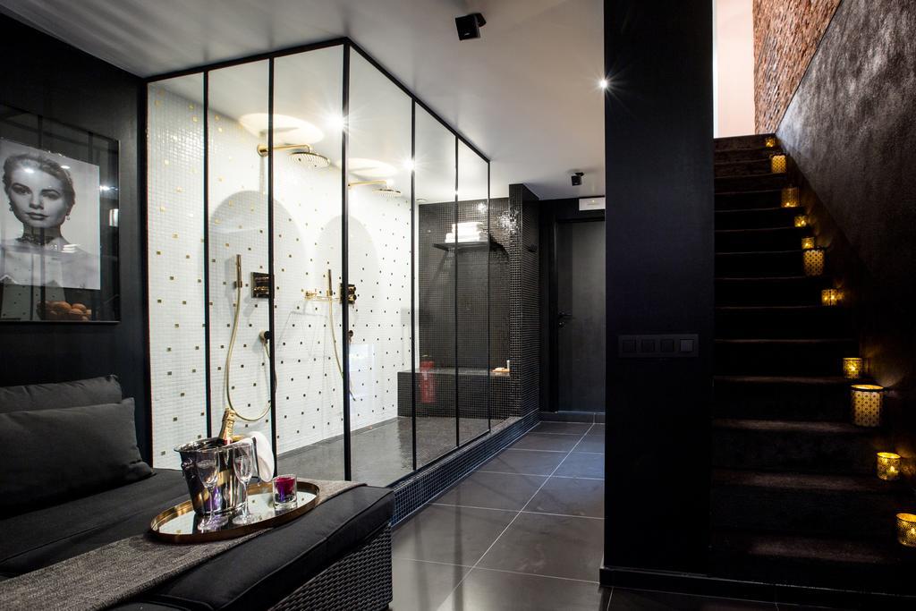 Chambre Avec Jacuzzi Sauna Privatif Brussels Exterior photo