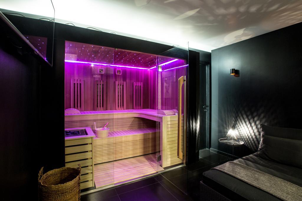 Chambre Avec Jacuzzi Sauna Privatif Brussels Exterior photo