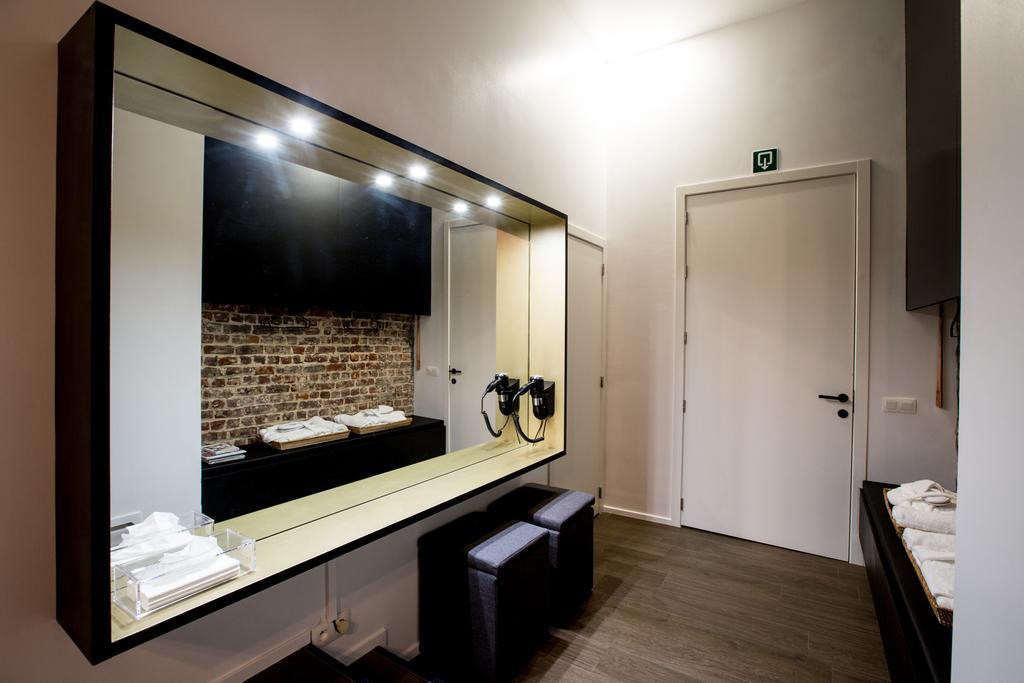 Chambre Avec Jacuzzi Sauna Privatif Brussels Exterior photo
