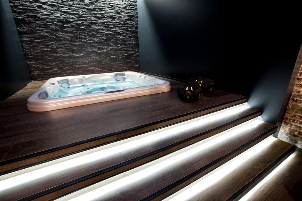Chambre Avec Jacuzzi Sauna Privatif Brussels Exterior photo