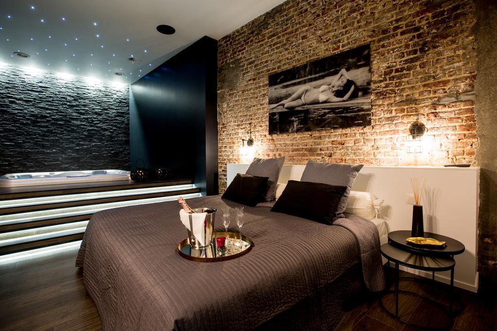 Chambre Avec Jacuzzi Sauna Privatif Brussels Exterior photo