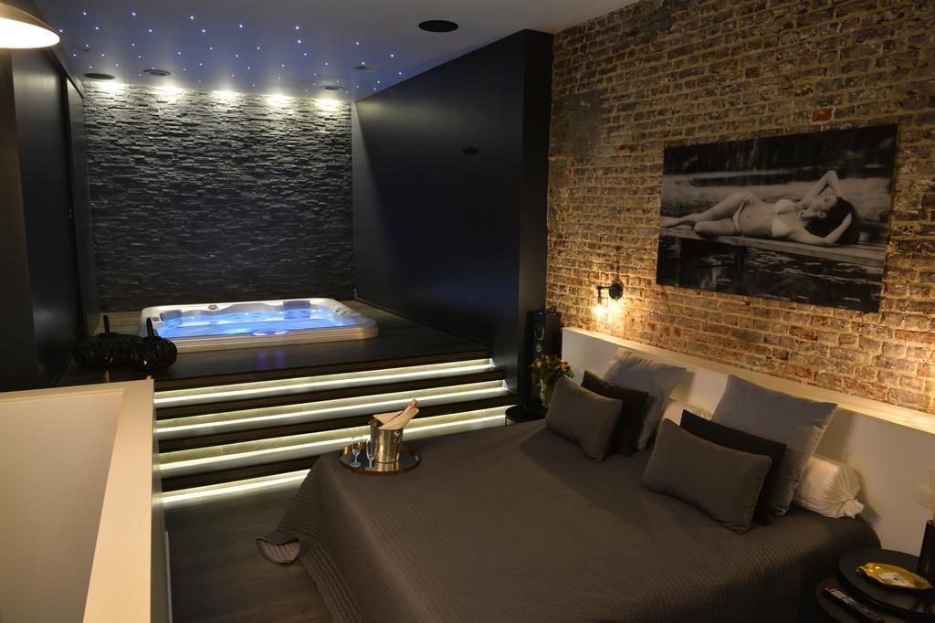 Chambre Avec Jacuzzi Sauna Privatif Brussels Exterior photo
